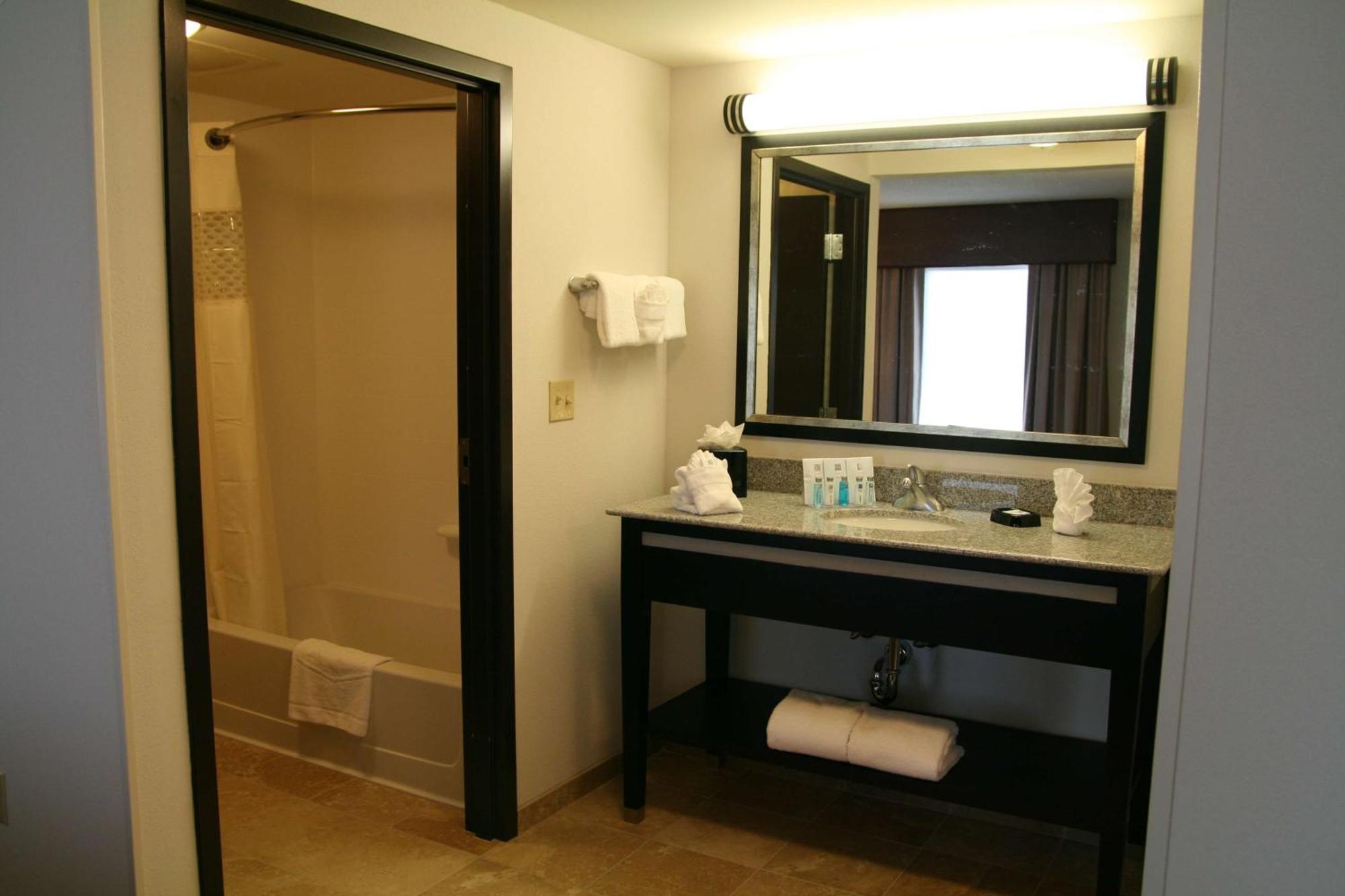 Hampton Inn&Suites Detroit/Airport Romulus Buitenkant foto